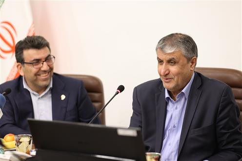 بازدید رییس سازمان انرژی اتمی از بورس تهران 